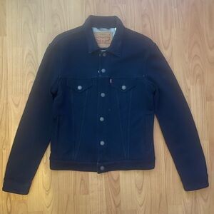 Excellent condition Levi’s Women’s Stretch Dark Denim Jean jacket Size Small